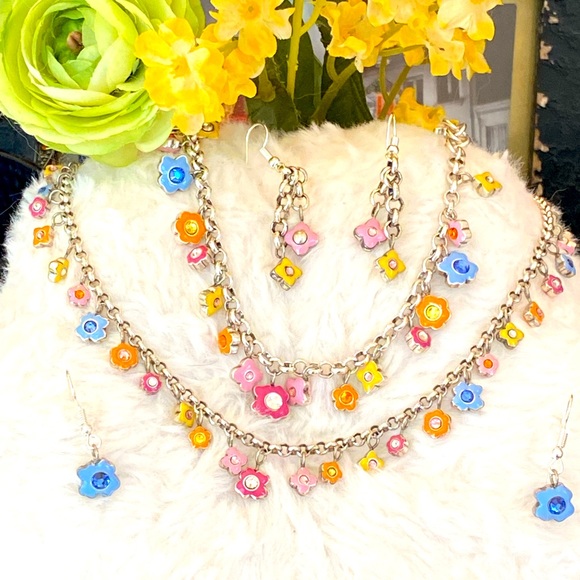 🛍Treat You Time🛍 is your wardrobe, spring ready? Come on in and shop🛍️ - Picture 15 of 16